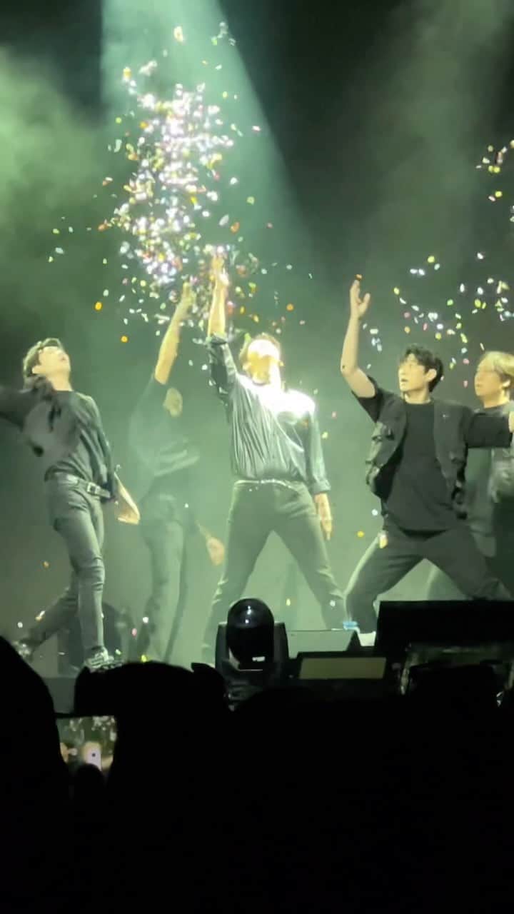 ウィウ＝ワンナロット・ソンティチャイのインスタグラム：「2023 OK TAECYEON in BANGKOK : SpecialTY Fanmeetingแรกที่ไป เพราะแม่ชอบแทคยอนมากเลยพาแม่ไปดู สรุปประทับใจในตัวแทคมาก โดนตกแล้ว🥹 งานสนุกมากกกกกจริงๆ หัวเราะทั้งงาน แทคน่าร้ากกก พ่อคนใจดี ขี้เล่น เป็นกันเอง ตลก อารมณ์ดีตลอด เซอร์วิสแฟนๆดีมาก เอเนอจี้ดีสุดๆ มีแต่พลังบวก มาจัดงานที่ไทยบ่อยๆนะจะไปเชียร์ รักเค้า🫶🏻💚  #THAIHOTTEST🇹🇭 #TaecyeoninBKK #SpecialTYinBKK」