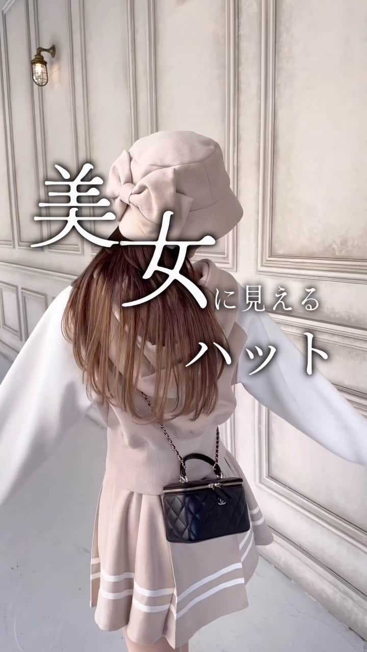 Radyのインスタグラム：「. モテすぎ注意⚠️🤍 美女見えリボンバケハ🎀  かぶるだけで360°可愛くて♡ 今めちゃくちゃ売れてます🥹🫶🏻  クオリティそのままで お値段スペシャルプライスなので ぜひcheckしてみてください🫧 . #Rady #レディ #武藤静香 #バケハ #バケットハット #AW #秋冬コーデ #秋服 #お出かけコーデ #デートコーデ #美女見え」