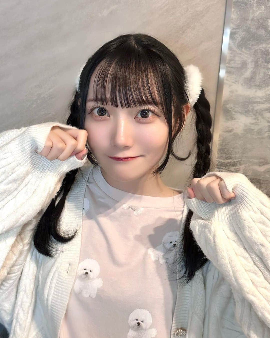 本田珠由記のインスタグラム：「ぱじゃまちゃ〜ん🐹 お話し会ありがとうございましたっ🧚🏻‍♀️🫧 初めてのヘアアレンジがんばったよ〜💪🏻💪🏻 みんなとまったりお話できてとーってもうれしかったです(;_;)♡♡♡  眉毛ちゃんとまつ毛ちゃん、きゅるきゅるにしてもらいたてなの〜🥹かわいい？♡」