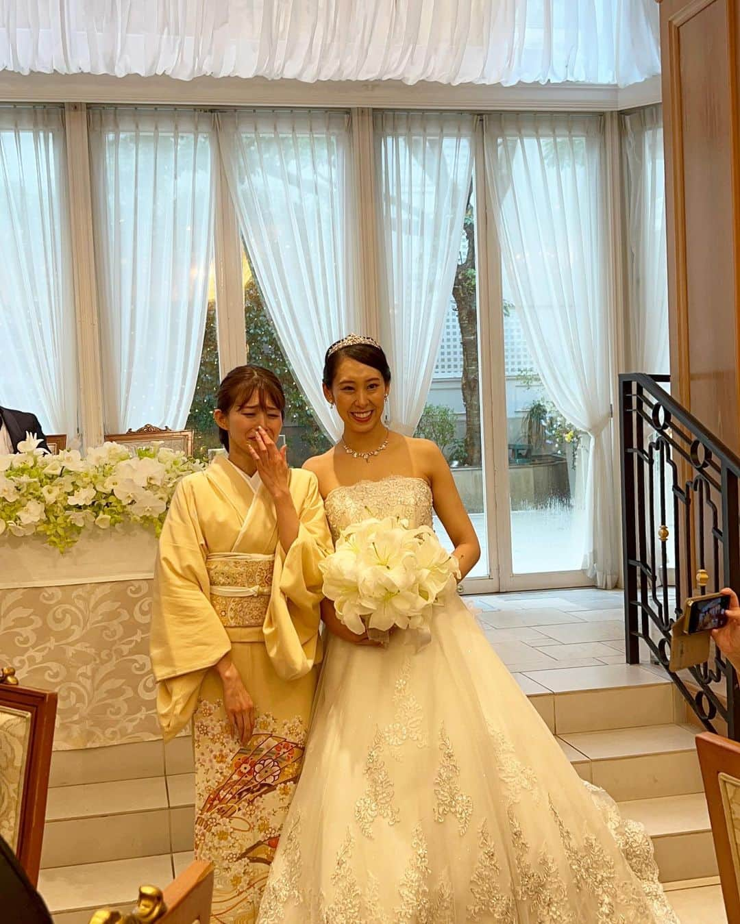 大家彩香さんのインスタグラム写真 - (大家彩香Instagram)「先日、妹が結婚式を 挙げました💒🩷  いくつになっても、ついつい 子ども扱いしてしまう妹が あんなに立派になって…  たくさんの方から祝福されて…  両親のもとを 巣立っていく姿に 涙が止まりませんでした。  何百枚って写真、撮ったなぁー🩷 幸せな一日でした❤️  姉バカで、ごめんなさい🥹🩵  #stv #札幌テレビ #大家彩香 #女子アナ #ウェディングドレス #結婚式 #花嫁 #ウェディングパーティー #姉妹 #着物 #どさんこワイド朝」10月15日 16時00分 - ayaka_oie_official