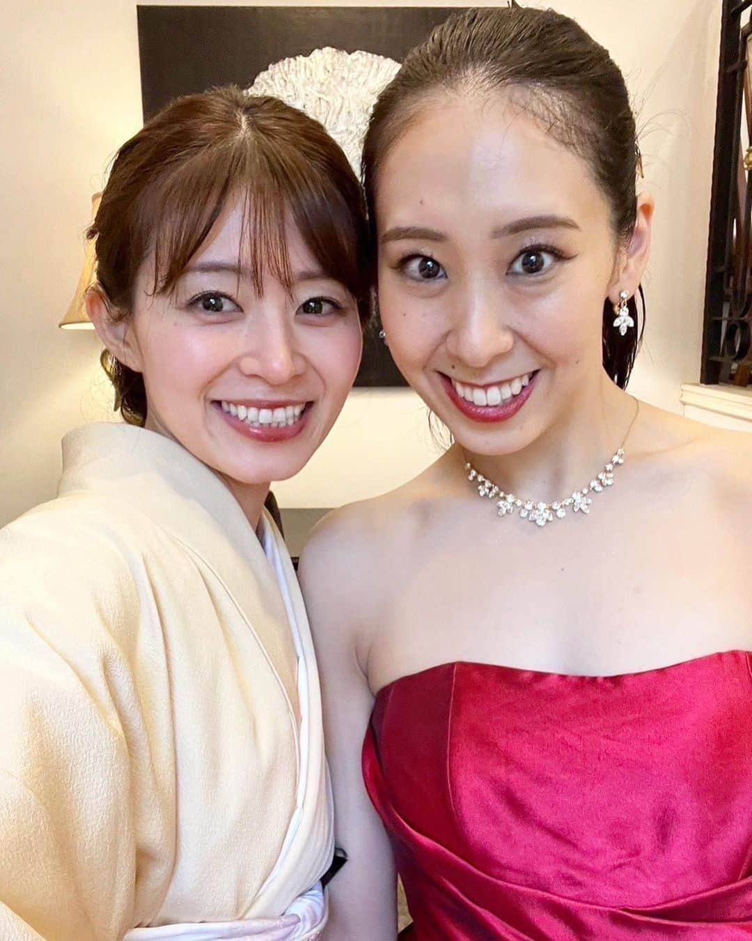 大家彩香さんのインスタグラム写真 - (大家彩香Instagram)「先日、妹が結婚式を 挙げました💒🩷  いくつになっても、ついつい 子ども扱いしてしまう妹が あんなに立派になって…  たくさんの方から祝福されて…  両親のもとを 巣立っていく姿に 涙が止まりませんでした。  何百枚って写真、撮ったなぁー🩷 幸せな一日でした❤️  姉バカで、ごめんなさい🥹🩵  #stv #札幌テレビ #大家彩香 #女子アナ #ウェディングドレス #結婚式 #花嫁 #ウェディングパーティー #姉妹 #着物 #どさんこワイド朝」10月15日 16時00分 - ayaka_oie_official