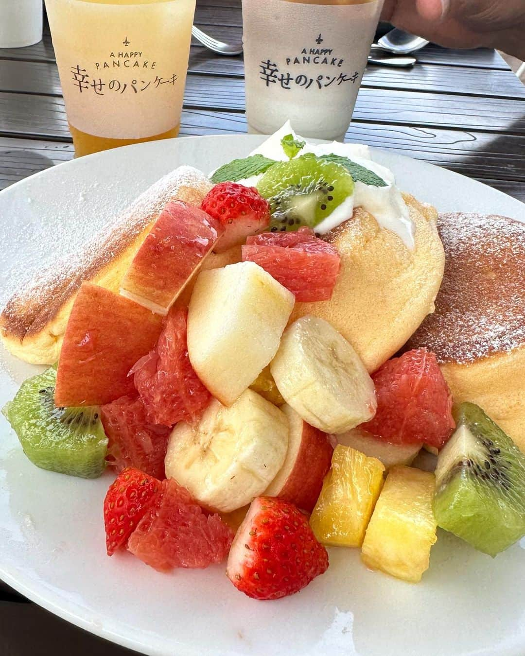 大知めぐみのインスタグラム：「本当に本当に幸せのパンケーキでした🥞💕 ⁡ 淡路島旅行のYouTubeは、もう少しで完成予定です!! ⁡ 夜中が作業時間になるから、毎回深夜があと3時間くらい増えて欲しいと思ってしまう😅w ⁡ のろのろペースですが、頑張って編集中です!!🙇🏻‍♀️💦✨ ⁡ ⁡ ⁡ ⁡ ⁡ ⁡ ⁡ ⁡ ⁡ #娘 #育児 #子供 #子供のいる暮らし #こども  #こどものいる暮らし#4歳 #主婦#女の子のママ  #女の子ママ #육아스타그램 #淡路島  #淡路島観光  #淡路島グルメ  #淡路島カフェ  #淡路島ランチ  #淡路島旅行  #淡路島デート  #淡路島ドライブ  #幸せのパンケーキ  #パンケーキカフェ  #パンケーキ巡り  #パンケーキ  #パンケーキ専門店  #パンケーキランチ  #パンケーキ部  #家族旅行  #淡路島観光スポット  #淡路島カフェ巡り  #淡路島スイーツ」