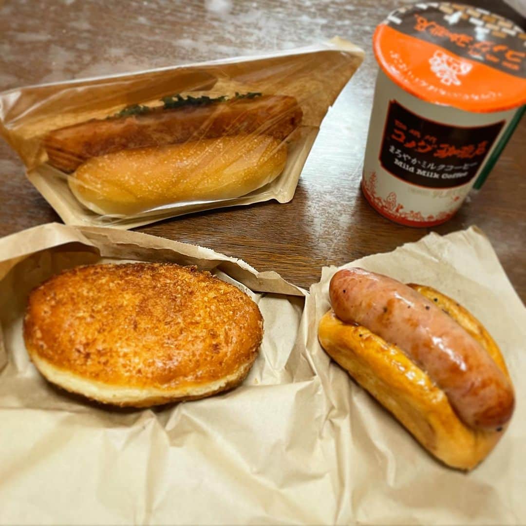 木村ひさしのインスタグラム：「最高のおっさんのあげ忘れた昼ごはん。 コムギノホシのパン #最高のおっさんのパン #ポンコツ王への道」