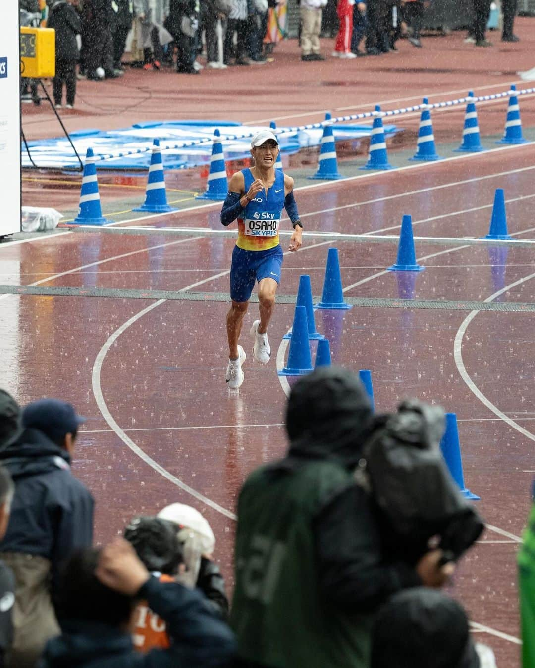 大迫傑さんのインスタグラム写真 - (大迫傑Instagram)「life is not perfect and neither is the marathon. I believe my time will come.   I felt all of your support and love out there today. I hope to represent 🇯🇵 in Paris  オリンピック内定した小山選手、赤崎選手そして、その関係者の皆様おめでとうございます！  そして、前回から大きく進化したMGCを開催してくれた皆様に感謝します。素晴らしいホスピタリティ、そして今回選手に賞金が授与された事は日本マラソン界にとって間違いなく大きい一歩です。」10月15日 16時23分 - suguru_osako