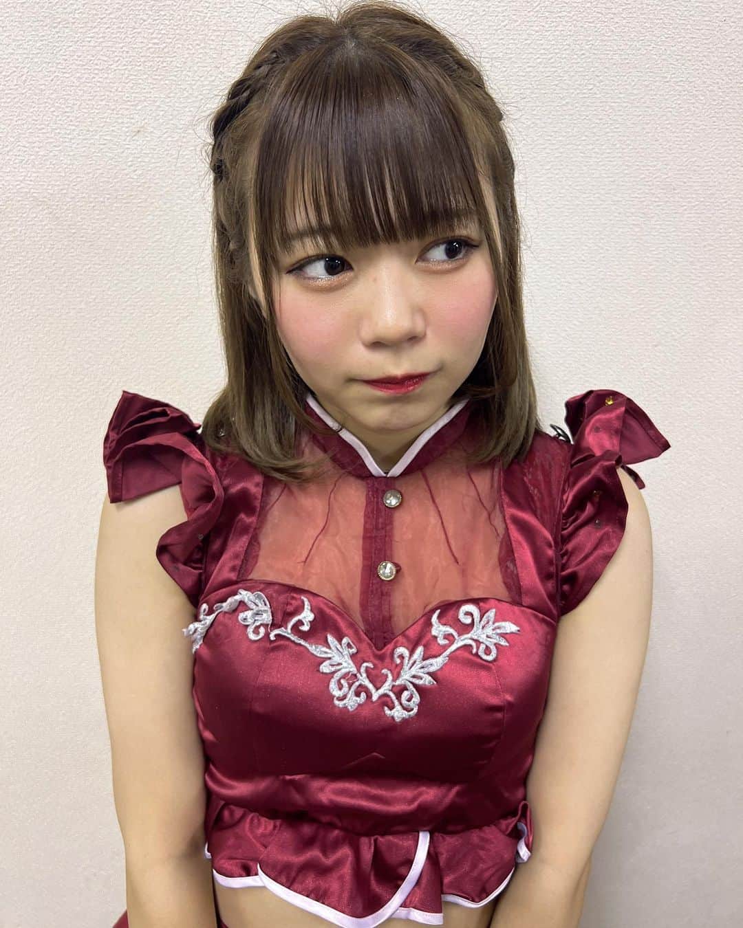 桜田アンナさんのインスタグラム写真 - (桜田アンナInstagram)「ゆなに編み込みしてもらった💙  ぐろう衣装かわいい？❤️  #アイドル衣装　#アイドル　#純情のアフィリア　#アフィリア」10月15日 16時24分 - iamannakawaii