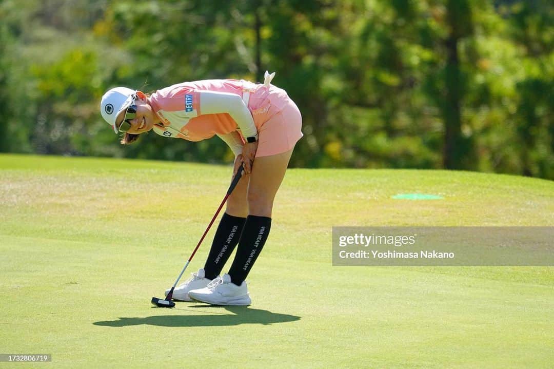 江澤亜弥さんのインスタグラム写真 - (江澤亜弥Instagram)「＊ 日台交流うどん県レディース  今週もことごとくパターが入らず、ショットも微妙で本当にストレスが溜まりました！！😮‍💨  今年は全っ然やりたいゴルフができない。掴みかけたと思ったら次また「あれ？」ってなって。20年くらいゴルフしてきて、しかも競技でやってきてるのに今でもこんなに悩みが深い。 まじでなんなのゴルフとは！！！  やれることはしっかりやっているつもりだけどこの結果ということは、やり方が間違ってるんだと思うので、つもりじゃなくてちゃんと結果に繋げられるようにやっていきます。  切り替えて来週のステップも頑張ります！！  #jlpga #jlpgaステップアップツアー  #日台交流うどん県レディース」10月15日 16時28分 - aya_ezawa