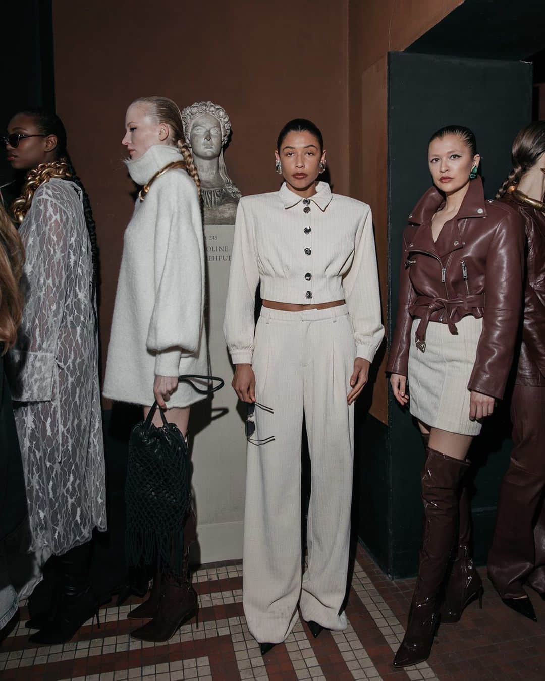 ゲスタズのインスタグラム：「AW23 show lineup photographed by @tonyamatyu」