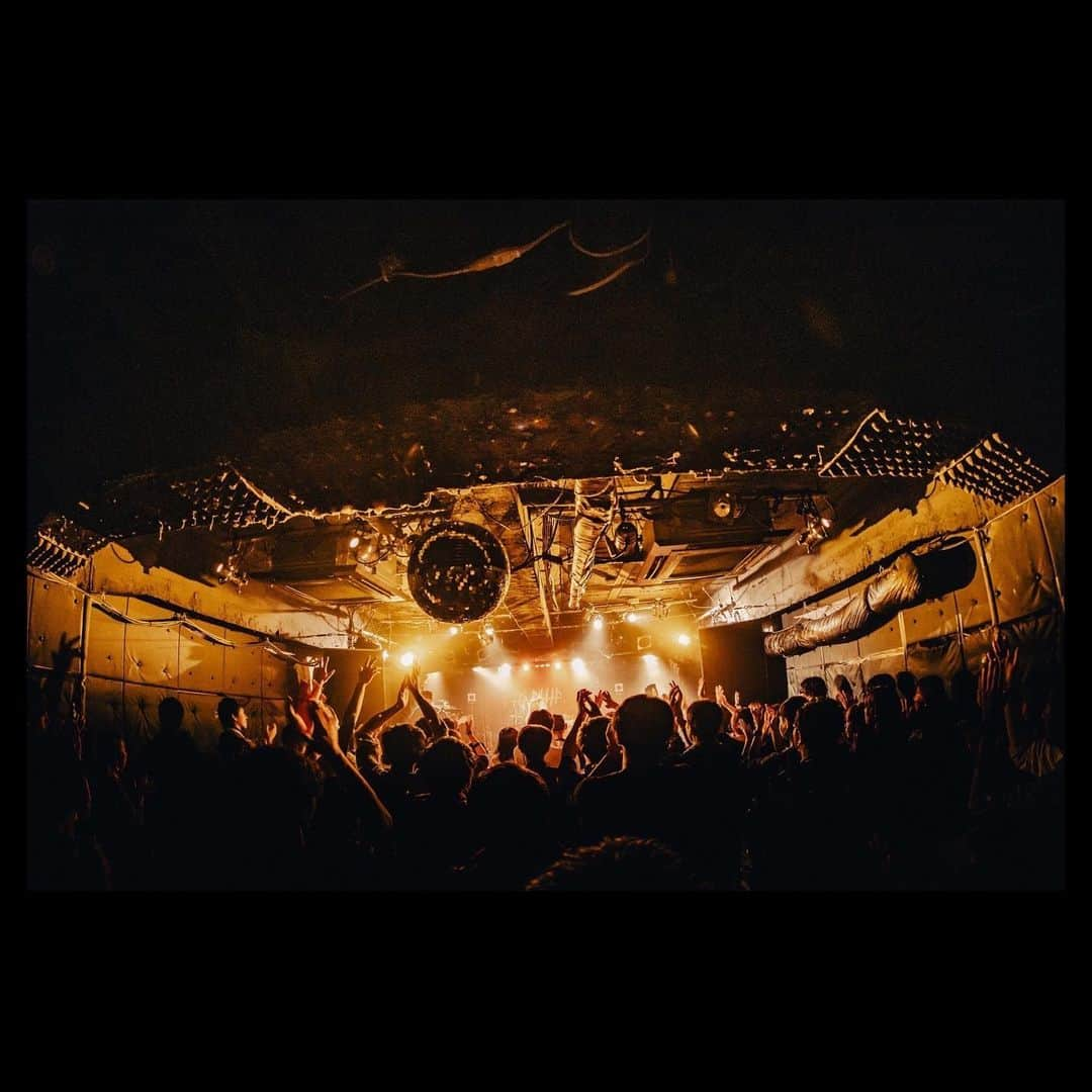 MOSHIMOさんのインスタグラム写真 - (MOSHIMOInstagram)「. 2023.10.14 「REVENGE & CHALLENGE TOUR」 新潟 GOLDEN PIGS BLACK STAGE  photo by @soichiro_shi」10月15日 16時35分 - moshimo_band