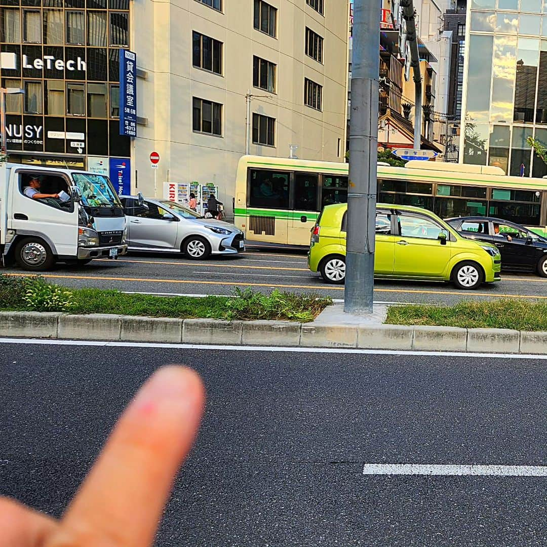 大平我路さんのインスタグラム写真 - (大平我路Instagram)「御堂筋の中央分離帯の噂の根性スイカ  https://youtube.com/shorts/Up-aID7C04A?si=W5UVbrg5GrDqZgVe」10月15日 16時39分 - t.garo_official