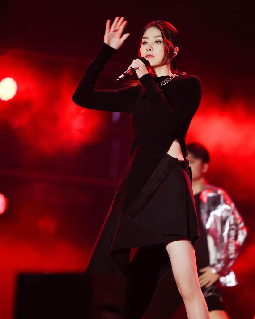 のインスタグラム：「全部收到晒！多謝你哋♥️ Wardrobe: @lanecrawford @sacaiofficial  Jewellery: @davidyurman」