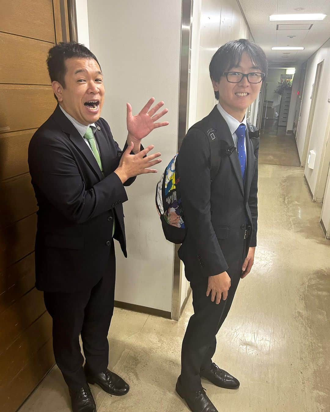 兼光タカシのインスタグラム：「きょうのげいにん 1602ばん スーパーマラドーナ 田中さん🎶  テーマ:はっぴぃばーすでぃ！  #芸人 #きょうのげいにん #スーパーマラドーナ さん #スーパーマラドーナ田中 さん #田中 さん #プラスマイナス  #プラスマイナス兼光 #兼光 #ラーメン食べてないなぁ」