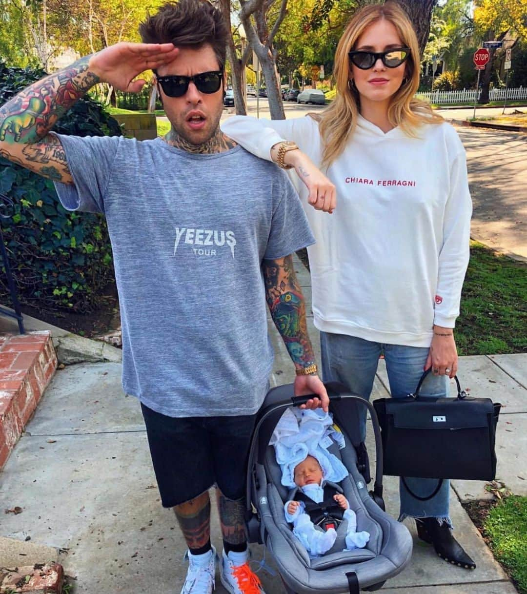 キアラ・フェラーニさんのインスタグラム写真 - (キアラ・フェラーニInstagram)「Happiest birthday to my husband @fedez ❤️  The first photo is the one of us that I see the most, because it’s the one that appears on my phone whenever he calls me 🥹  Thanks for creating a family with me, thanks for always being by my side, in the good and bad times ♾️  Ti amo, buon compleanno 💖」10月15日 16時50分 - chiaraferragni