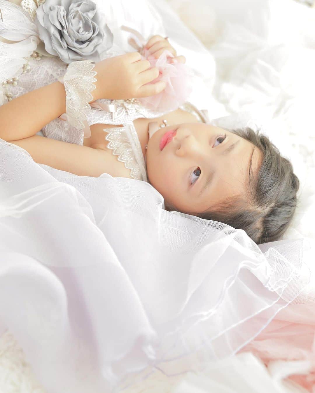 のインスタグラム：「.  ドレスお着物着れるプランございます！！👗✨ _____________________________________________ @caratt_yokkaichi photographer_kadoi ・ ・ #photography#stadiocaratt #caratt#photostudio #カジュアル#バースデー#和装#七五三#着物#キッズフォト#キッズスタジオ #スタジオキャラット#スタジオキャラット四日市店 #スタジオキャラット四日市#四日市フォトスタジオ #フォトスタジオ#写真#記念撮影 #子供のいる暮らし#赤ちゃんのいる暮らし #スマホ撮影OK」