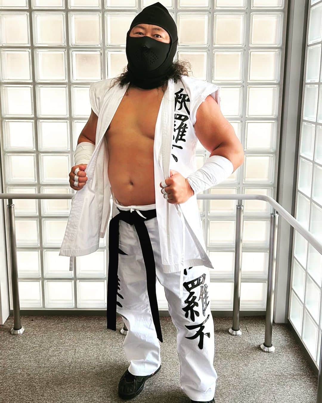 吉田隆司のインスタグラム：「トライアングルは他花師が釈羅不！ #dragongate #prowrestling #ドラゴンゲート #プロレス #他花師 #釈羅不」