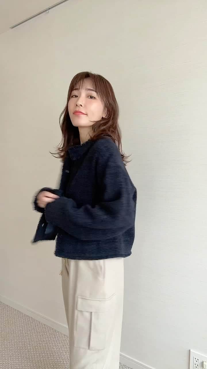 のインスタグラム：「休日はメンテナンスと家のことをいろいろと〜 そろそろ加湿器も出さなきゃと準備したり〜🙃  楽天マラソン中に加湿器のフィルター買えてよかった♪  リールの投稿、これが定番になりつつある... もっと違うリール作りたいなー🙋‍♀️  jacket... #lazo_n33_official  pants... #micaanddeal  bag... #vasic shoes... #pellico #ペリーコ」