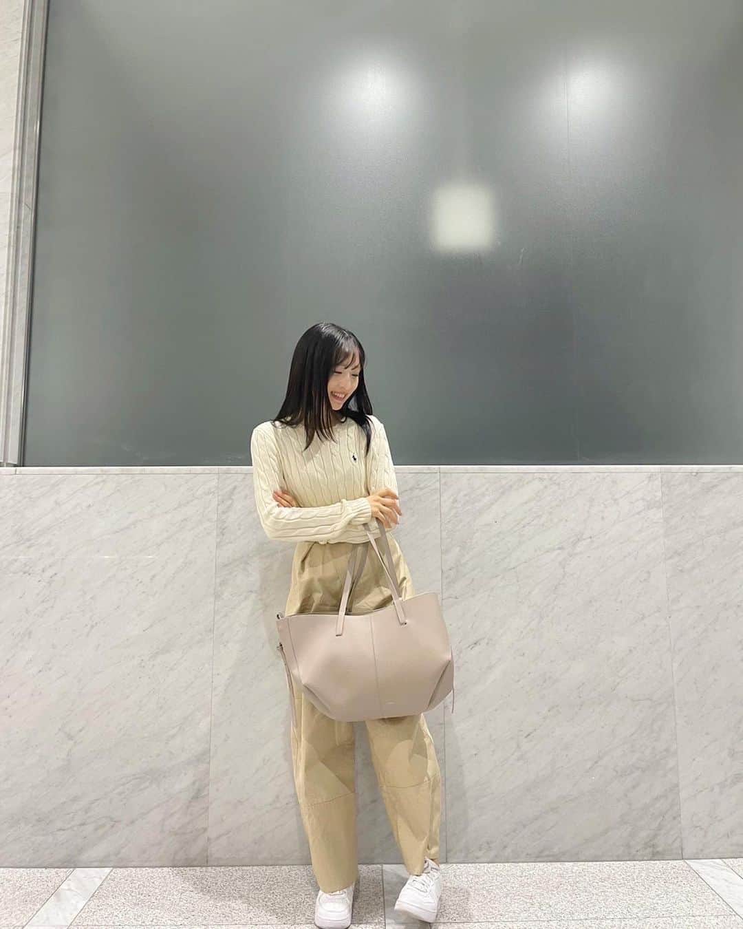 小栗有以さんのインスタグラム写真 - (小栗有以Instagram)「落ち着いた色の季節🥯🍂🗒️  大きくて荷物が多い日には いっぱい入る~☺︎  #polene #PR」10月15日 17時22分 - yuioguri_1226