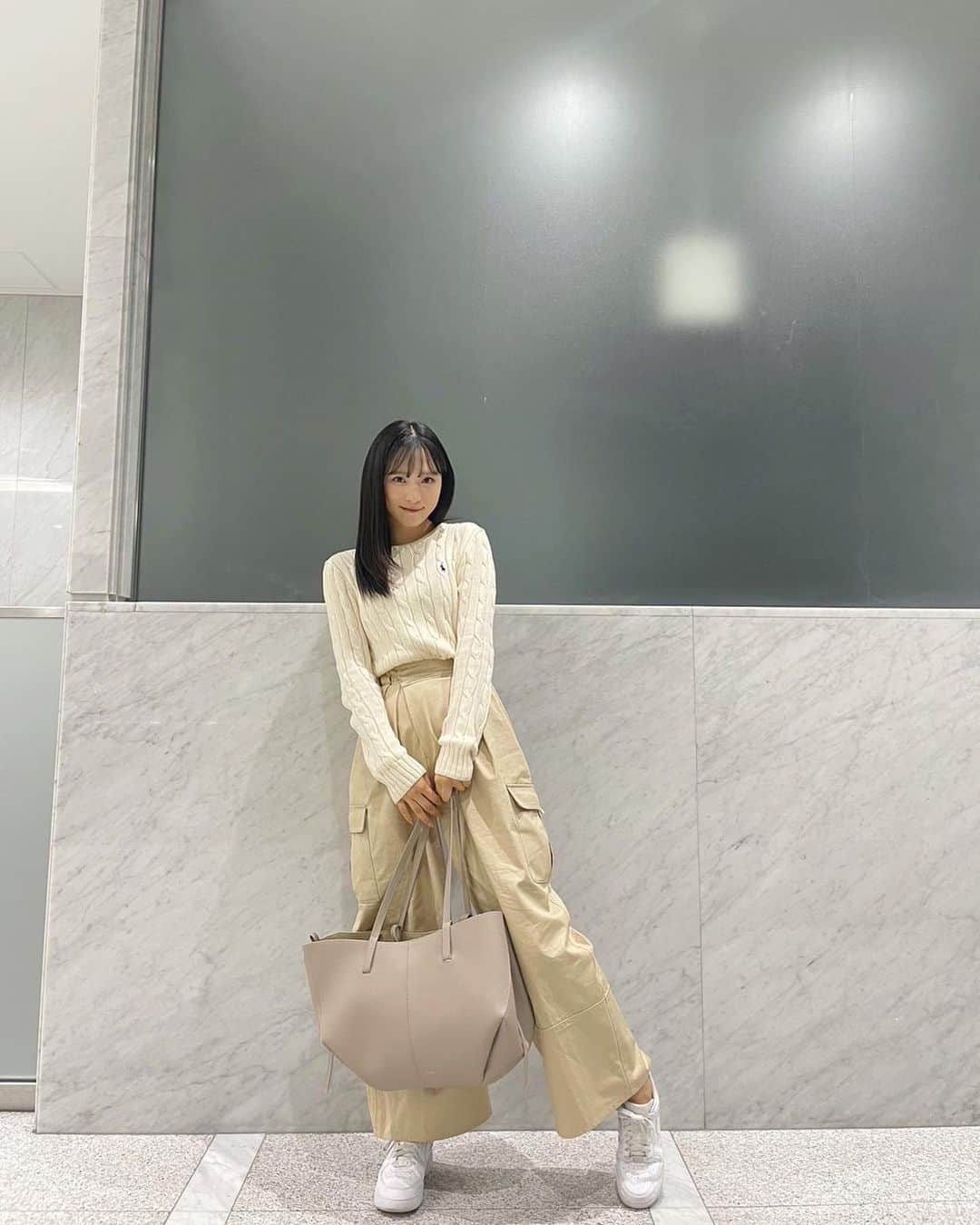 小栗有以さんのインスタグラム写真 - (小栗有以Instagram)「落ち着いた色の季節🥯🍂🗒️  大きくて荷物が多い日には いっぱい入る~☺︎  #polene #PR」10月15日 17時22分 - yuioguri_1226