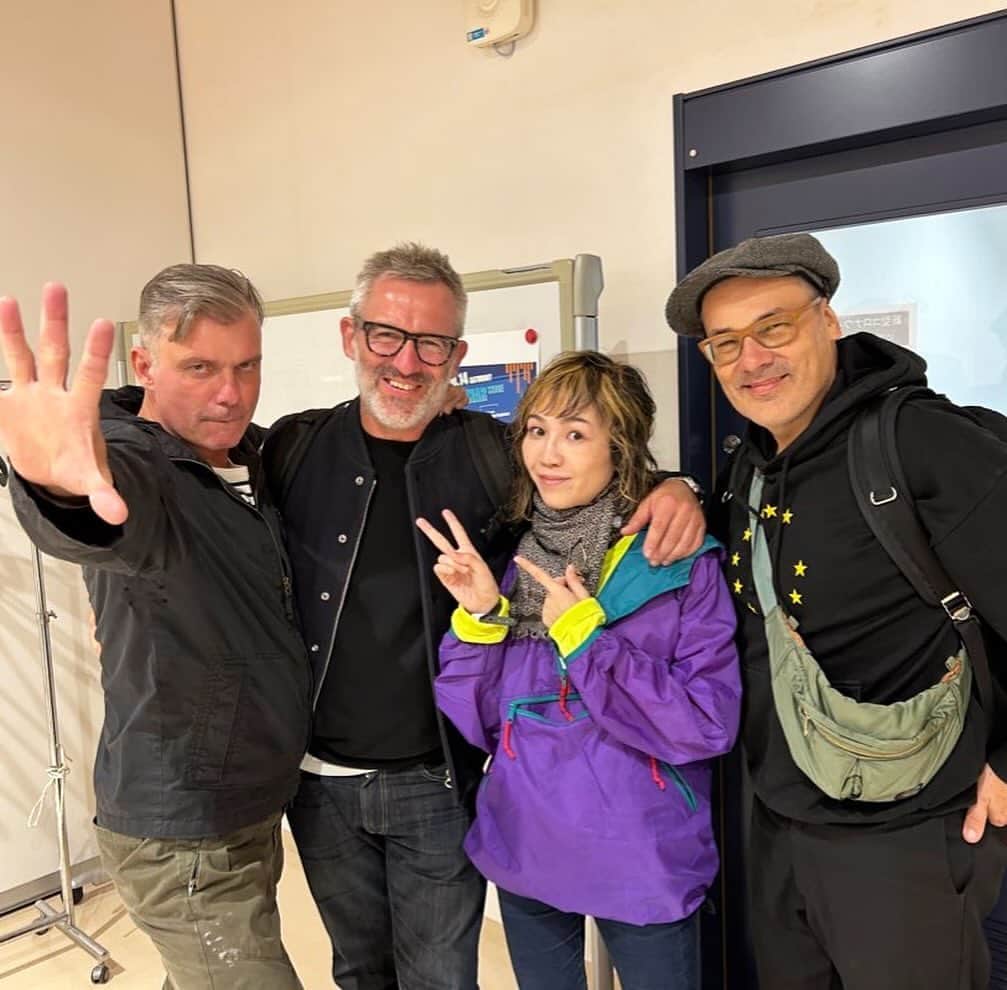 川村由紀のインスタグラム：「@darrenemersonmusic with @jazzanova_berlin 🤗My Youth… @metamorphosefes is Back！⛰️Big Rispect #DJMAYURI 🙏😘」