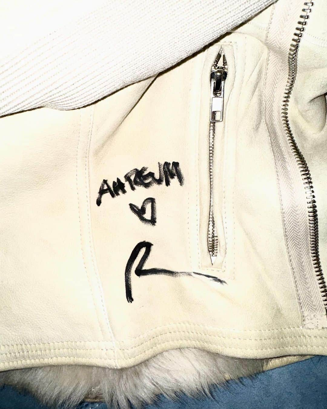 アン・アルムのインスタグラム：「🖤Archive Dreams :*)😵‍💫🎀 @rickowensonline」