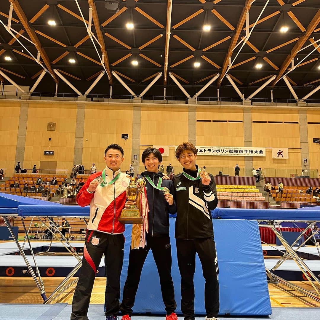 岸大貴のインスタグラム：「全日本選手権 個人2位で終了🥈  目標にしていた優勝こそできなかったものの、試合で悔しい思いをすることが多くなってきてたから、最後までやり切れて銀メダル獲れたことは心の底から嬉しかった！  点数も順位もまだまだ伸びしろあると思ってます💪 29歳初試合、いい形で終われて良かった！！  #トランポリン #trampoline #全日本選手権 #広島県 #福山市 #ポピンズ #poppins」