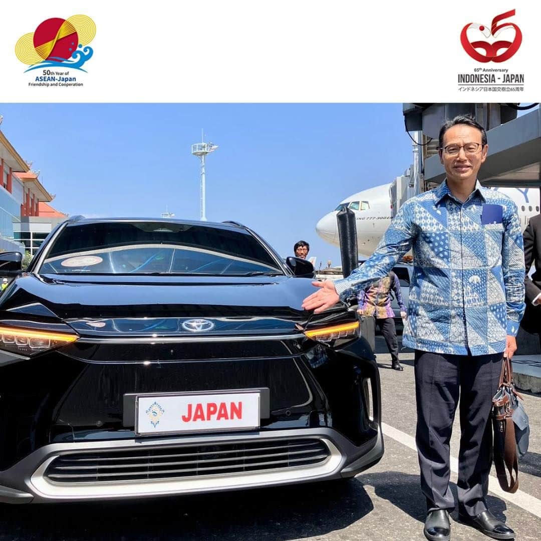 石井正文のインスタグラム：「Selama masa penyelenggaraan Archipelagic and Island States Forum (AIS Forum) di Bali, saya menggunakan mobil listrik buatan Jepang. Saya merasa mobil listrik ini sangat nyaman. 🇯🇵🚙☺️  バリで行われた群島・島嶼国（AIS）フォーラムの期間中、日系の電気自動車で移動しました。とても快適でした。🇯🇵🚙☺️  #65japanindonesia #65indonesiajepang #50aseanjapan #dubeskanasugi #aisforumindonesia2023 #aisforum2023 #mobillistrik #japanpride」