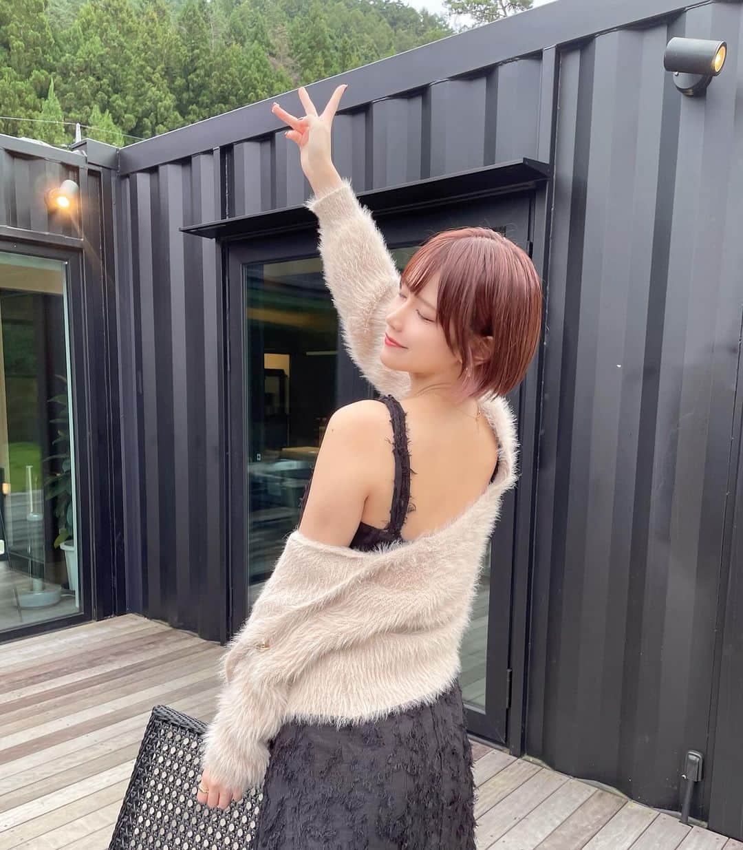 相良ましろのインスタグラム：「. そんなこんなで10月4日誕生日を迎えました‪𓂃 💐𓈒𓏲🤍 . たくさんのお祝いメッセージありがとうございます😚✨️  . 応援してくれるみんなのお陰でいつも頑張れるよ！ありがとう🤝🩵 そしてファンクラブにも遊びに来てね♡ . やりたい事を全てやって素敵な歳にしたい😌 . . そして誕生日プレゼントや、今後のファンレターや 贈り物などはこちらまでお願いします💐 (事務所に所属はしていません) .  〒547-0027 大阪市平野区喜連3-7-29 JAsK Management(相良ましろ宛) 050-5052-1385 . . そして今週の日曜日(22日)に都内で生誕祭やるので予定空いてる方は会いに来てください！🥹 待ってるよ〜〜〜！！ . . . #誕生日プレート #誕生日 #生誕祭」