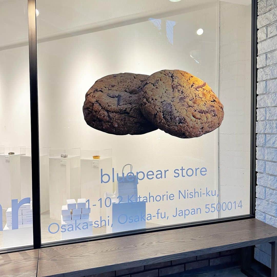 林田沙綾のインスタグラム：「大阪で行きたかったshop🍪 かわいいいいいいい。 店員さんの、綺麗なお姉さんに声かけて頂いて 素敵な1日になりました🫶🏻 また行きたい〜  #堀江カフェ #bluepearstore」