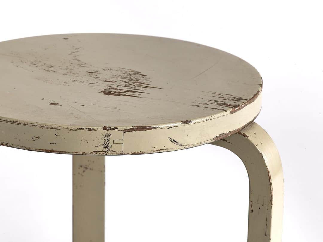 Artekさんのインスタグラム写真 - (ArtekInstagram)「On this day in 1935, four young idealists: Alvar and Aino Aalto, Maire Gullichsen, and Nils-Gustav Hahl founded Artek. Their goal was “to sell furniture and to promote a modern culture of living by exhibitions and other educational means.”⁠ ⁠ To celebrate Artek's 88th birthday, we spotlight a selection of Stool 60 from the 1930s that are available for purchase today. 🎈」10月15日 17時26分 - artekglobal