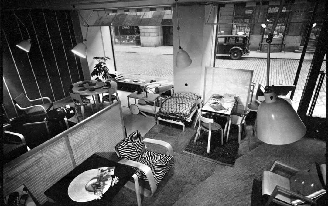 Artekさんのインスタグラム写真 - (ArtekInstagram)「On this day in 1935, four young idealists: Alvar and Aino Aalto, Maire Gullichsen, and Nils-Gustav Hahl founded Artek. Their goal was “to sell furniture and to promote a modern culture of living by exhibitions and other educational means.”⁠ ⁠ To celebrate Artek's 88th birthday, we spotlight a selection of Stool 60 from the 1930s that are available for purchase today. 🎈」10月15日 17時26分 - artekglobal