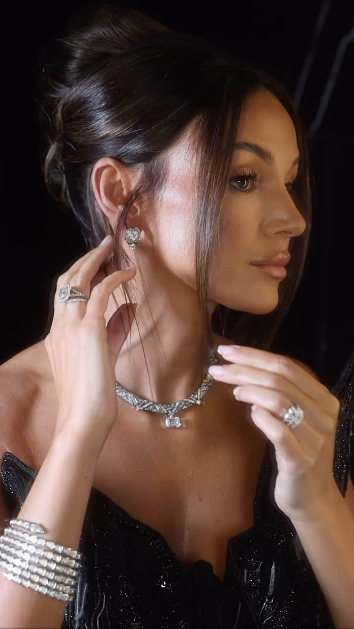 ミシェル・キーガンのインスタグラム：「Magical night with @bulgari 🪄✨💎」