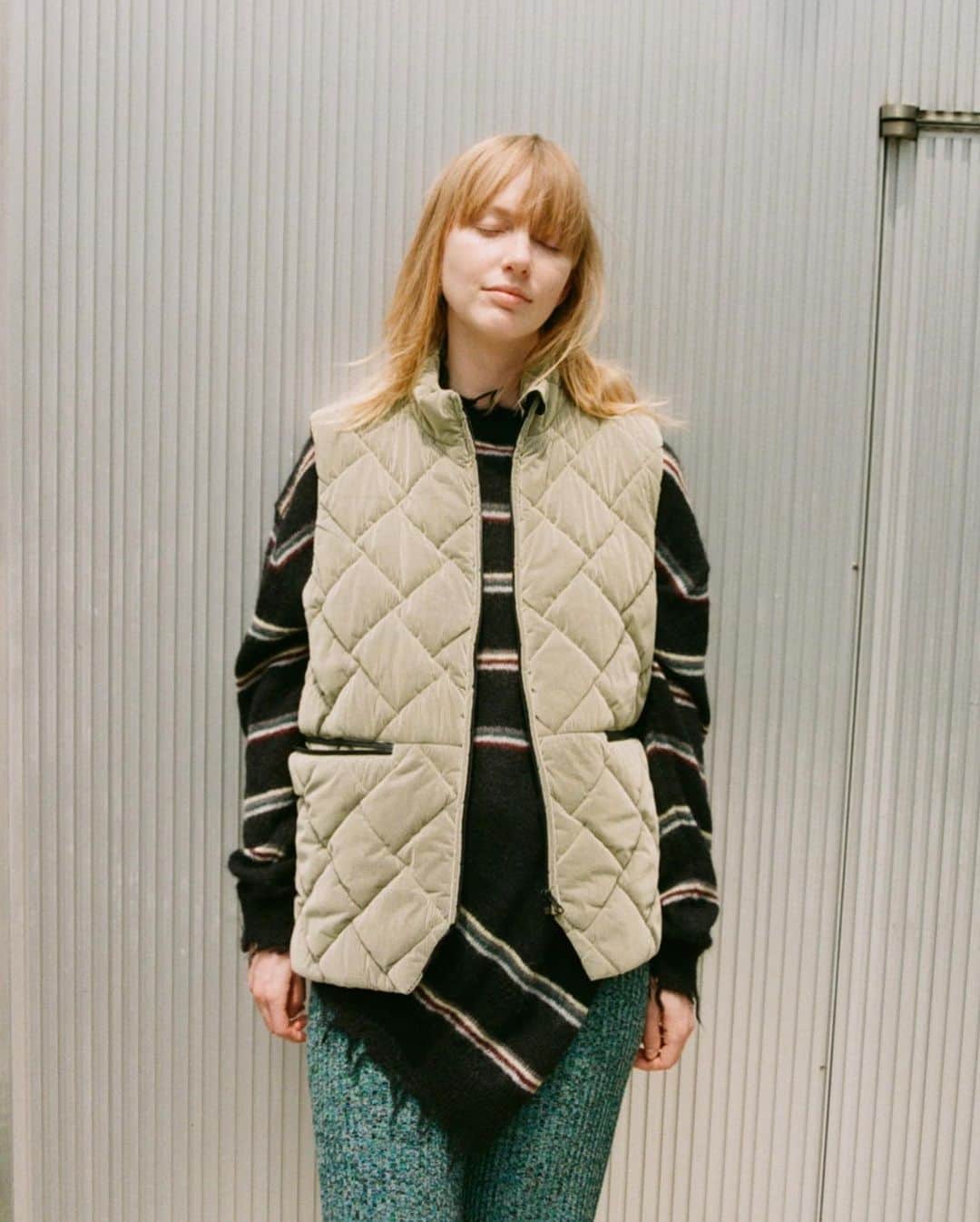 sodukのインスタグラム：「fall winter 23 collection lina in #soduk - big pockets vest / green - striped knit / black - mixed color knit trousers / green  #soduk23fw」