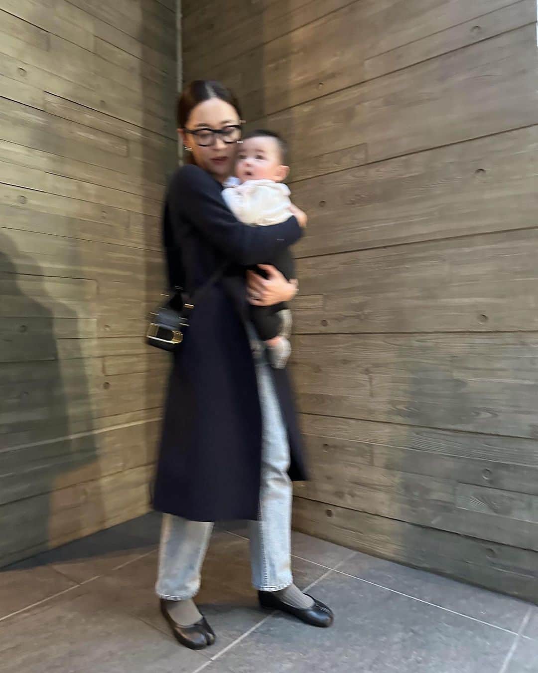yonfa0823のインスタグラム：「久しぶりに外食する事に。  娘を連れてからのコースのお寿司屋さんは ドキドキしたけどもお利口さんに出来ました👶🏻👏🏻  ママになってもたまには デート❤️も必要ですよね🤭  お寿司を撮る余裕はなく唯一とったご飯写真は一枚😂  幸せな休日でした✨ . . . .」
