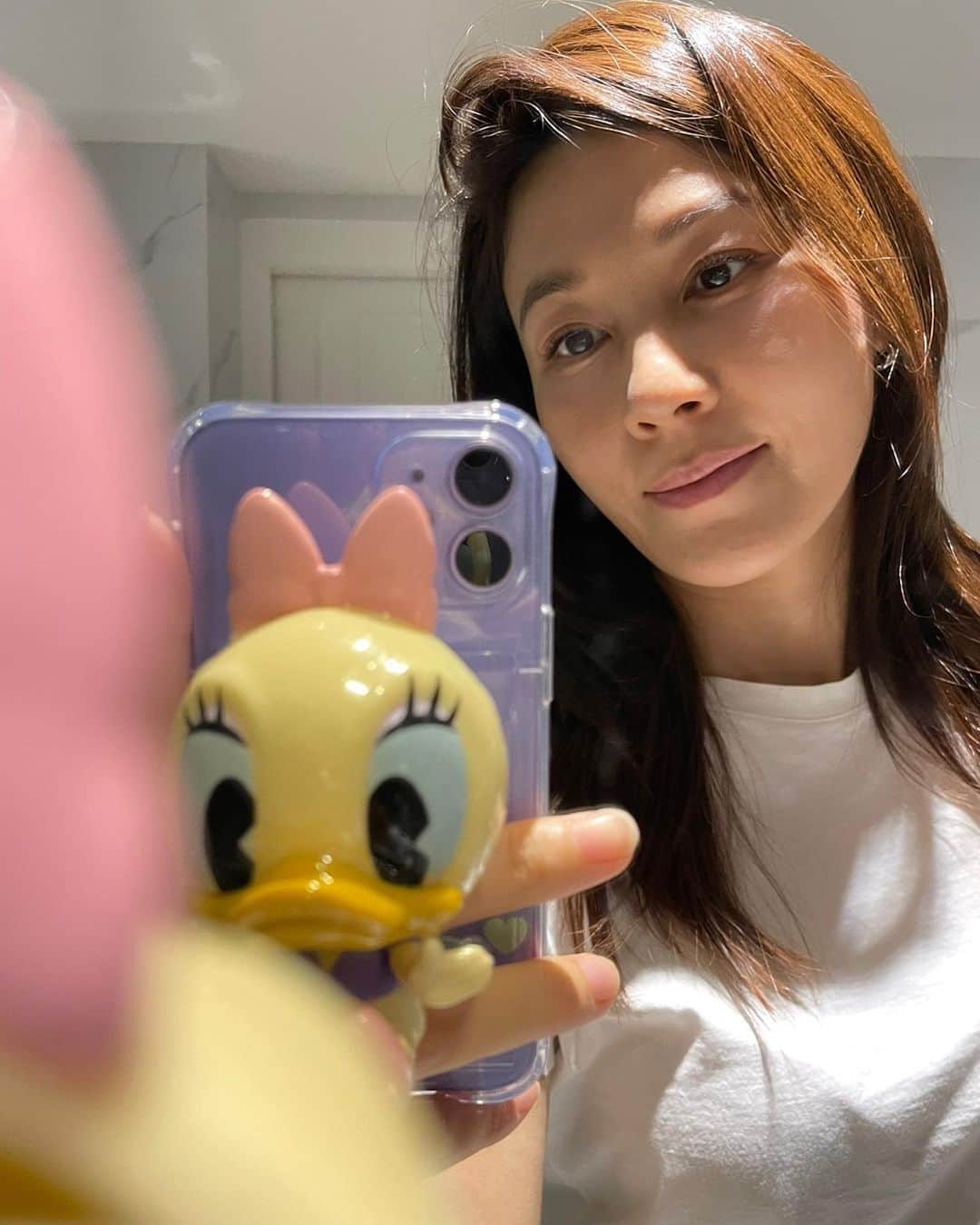 キム・ハヌルのインスタグラム：「주말 잘 보내고 계세요? ^^  데이지덕과 함께 🎀」