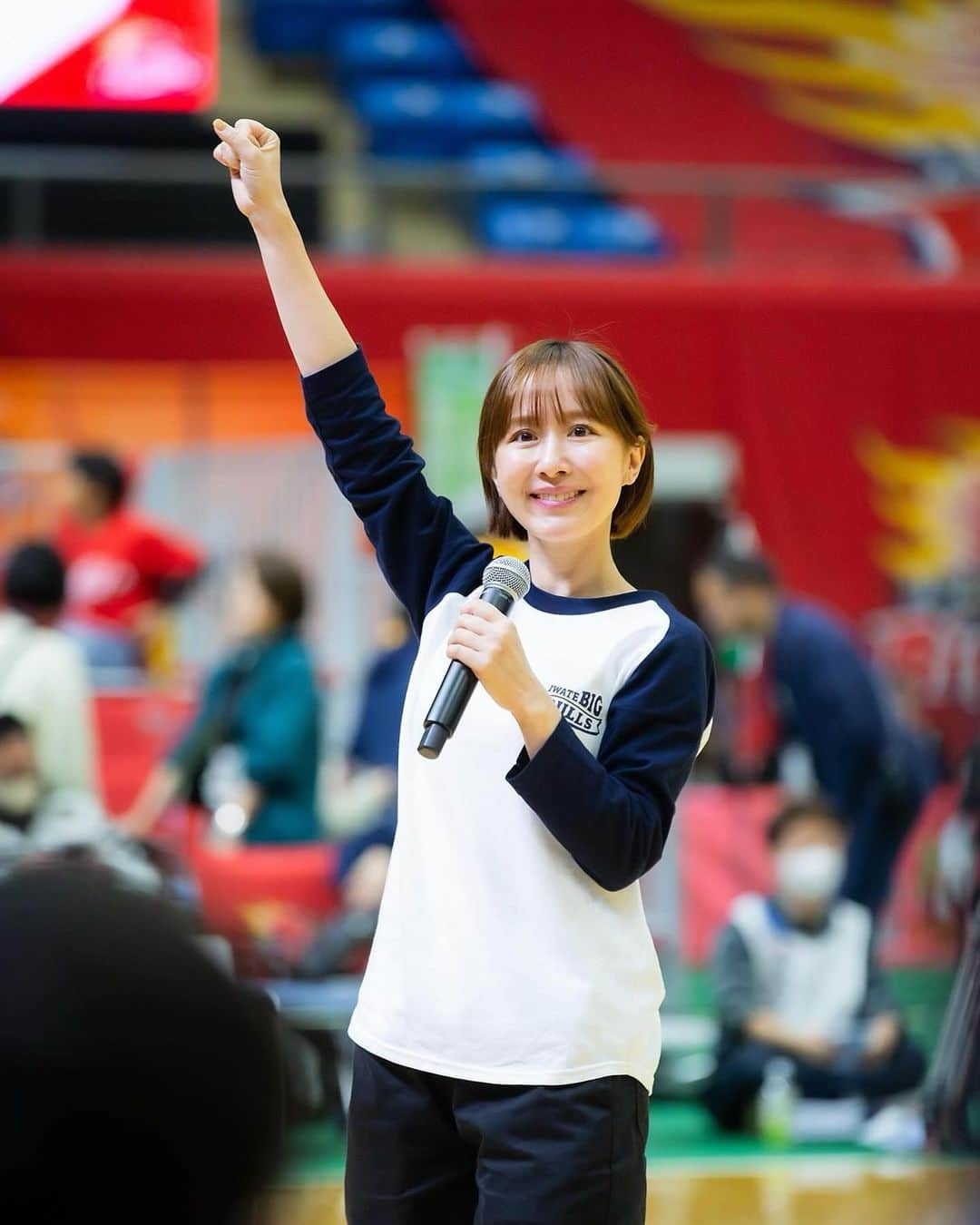 山川恵里佳さんのインスタグラム写真 - (山川恵里佳Instagram)「@iwatebigbulls   2日間ありがとうございました🏀  みんなの想いは一緒 ブレることなく私達は信じて応援 必ずくるその日を待ちましょう！  岩手ビッグブルズだいすきだー❤️‍🔥  #岩手ビッグブルズ #岩手ビッグブルズオフィシャルアンバサダー  📷 @akila_hhs  この瞬間撮ってくれてたの 2枚目の写真らぶ😘 #ブルゾーキャップと山川」10月15日 17時40分 - erika_3_official