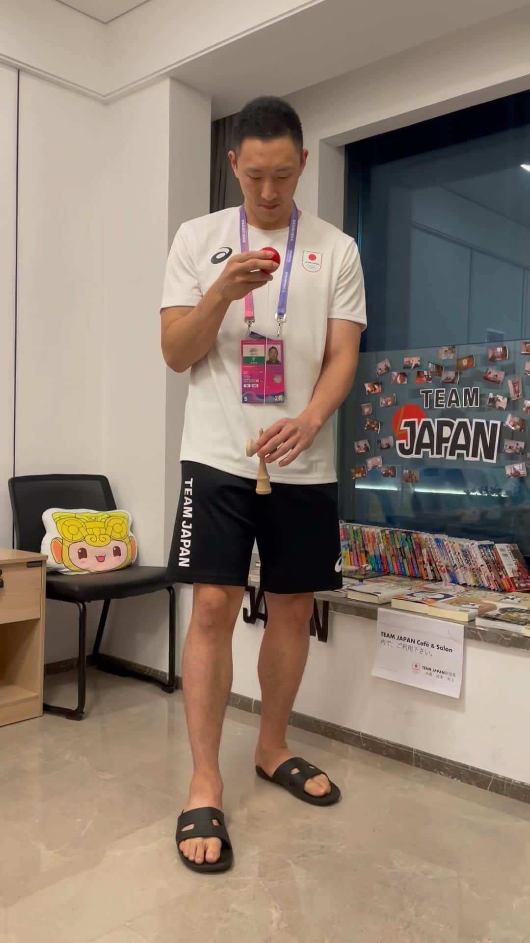 成田幸平のインスタグラム：「＊＊＊  けん玉 Part 2  めっちゃ練習しました😂  #隠し芸 #Handball #ハンドボール #彗星JAPAN」