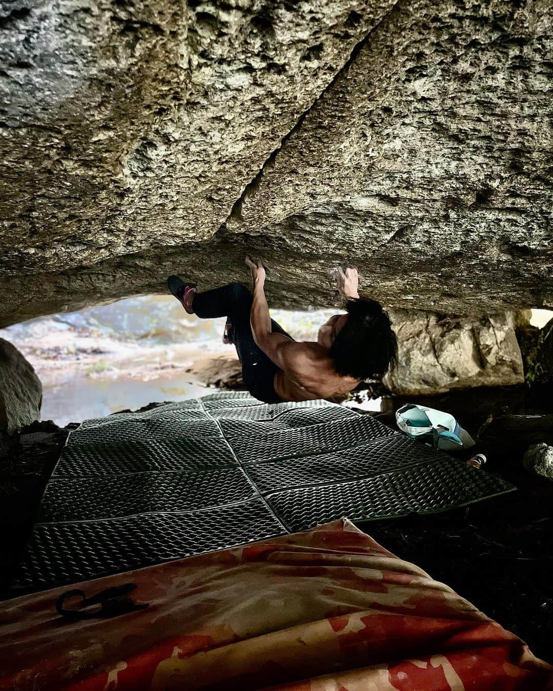 是永敬一郎のインスタグラム：「birth of the cool V14/5段✅  シーズンイン！  昨日の自分より、強い自分に。  @k16_climbinghold  @climbingjam  @mountainhardwear.jp  @moonclimbing  @climbbutora  @newhale_japan」