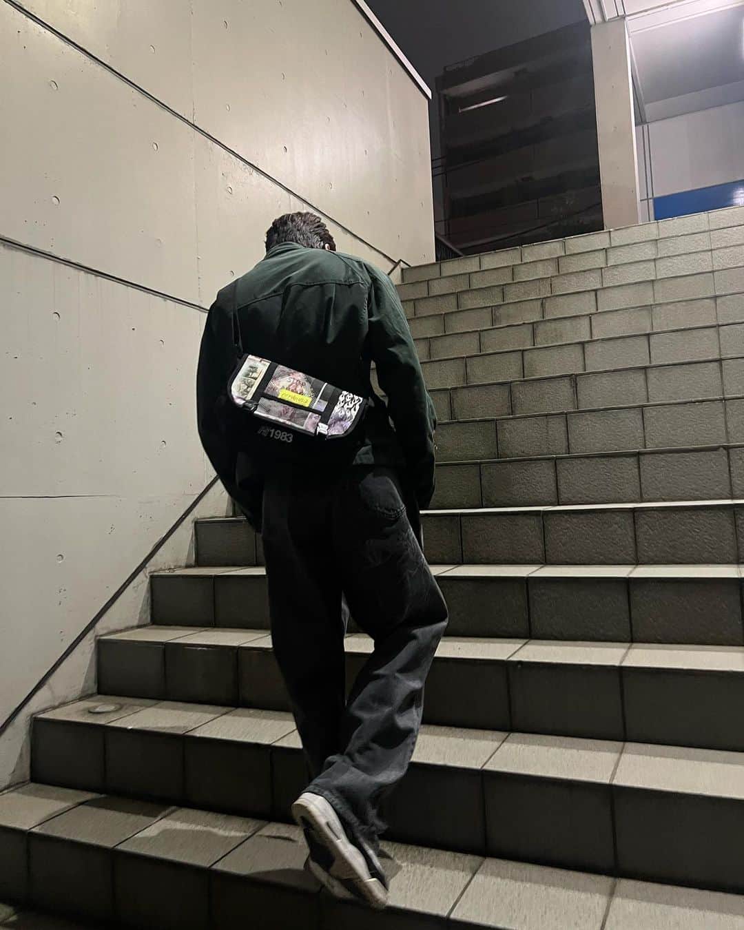 さんのインスタグラム写真 - (Instagram)「가볍게 툭.  @mp_japan × @petersutherland のコラボバッグ  #ManhattanPortage #マンハッタンポーテージ #PR」10月15日 17時43分 - dongdongisland