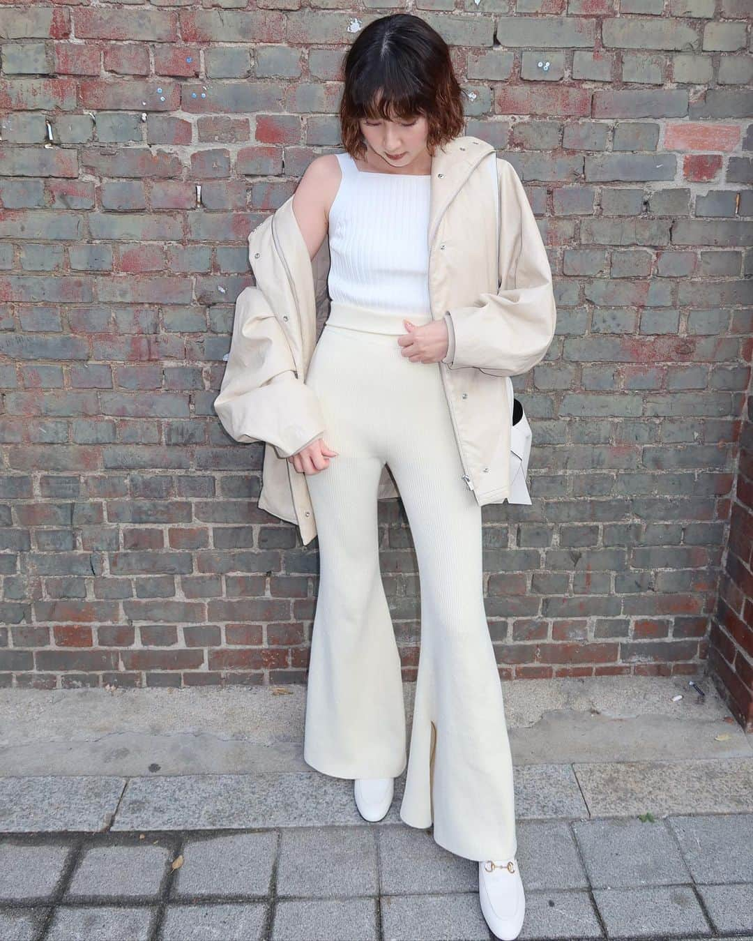 河北麻友子さんのインスタグラム写真 - (河北麻友子Instagram)「FASHION JACKET&TOP: Ameri PANTS: Mediam BAG: Acne Studios SLIPPERS: Gucci #FASHION #OOTD #麻友コーデ」10月15日 17時43分 - mayukokawakitaofficial