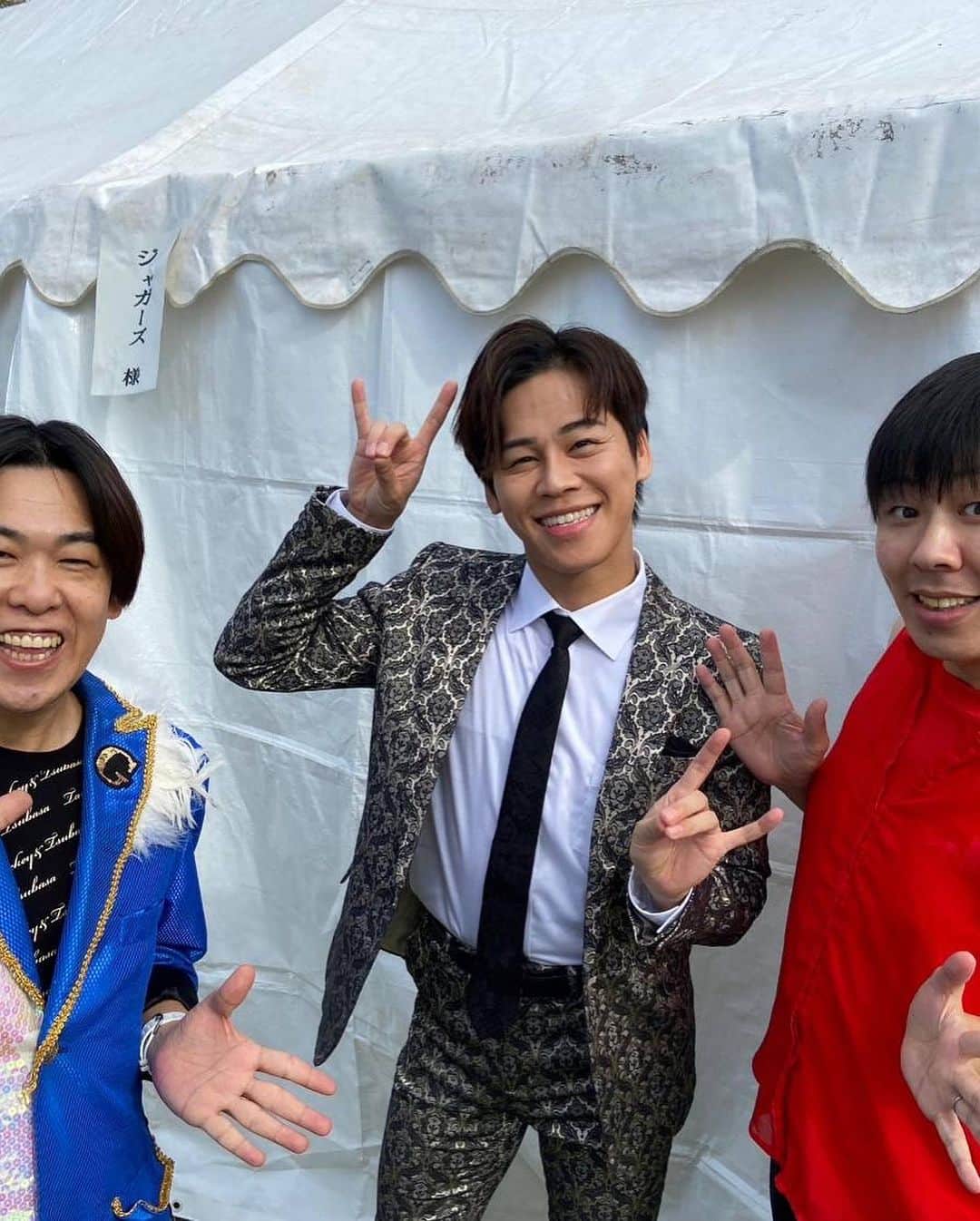 ジャガーともひろさんのインスタグラム写真 - (ジャガーともひろInstagram)「今日は弾丸日帰りで 北海道のお祭りへ！ パン投げた🍞🍞🍞 めっちゃ投げた🍞🍞🍞 ちーやんオーバースローだった🍞🍞🍞   #どんとこい村まつり  #忠類  #ジャガーズ  #伊達悠太  #道産子」10月15日 17時49分 - jaguartomohiro