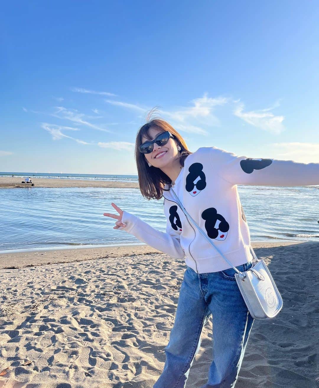後藤楽々のインスタグラム：「たまーに載せる私服🫶🤭 (ザラとユニクロ大好き人間)  素敵な週末になりました🌊  明日からも頑張るぞ！」