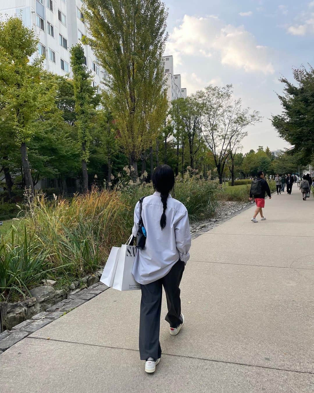のインスタグラム：「쇼핑DAY...🛍️」