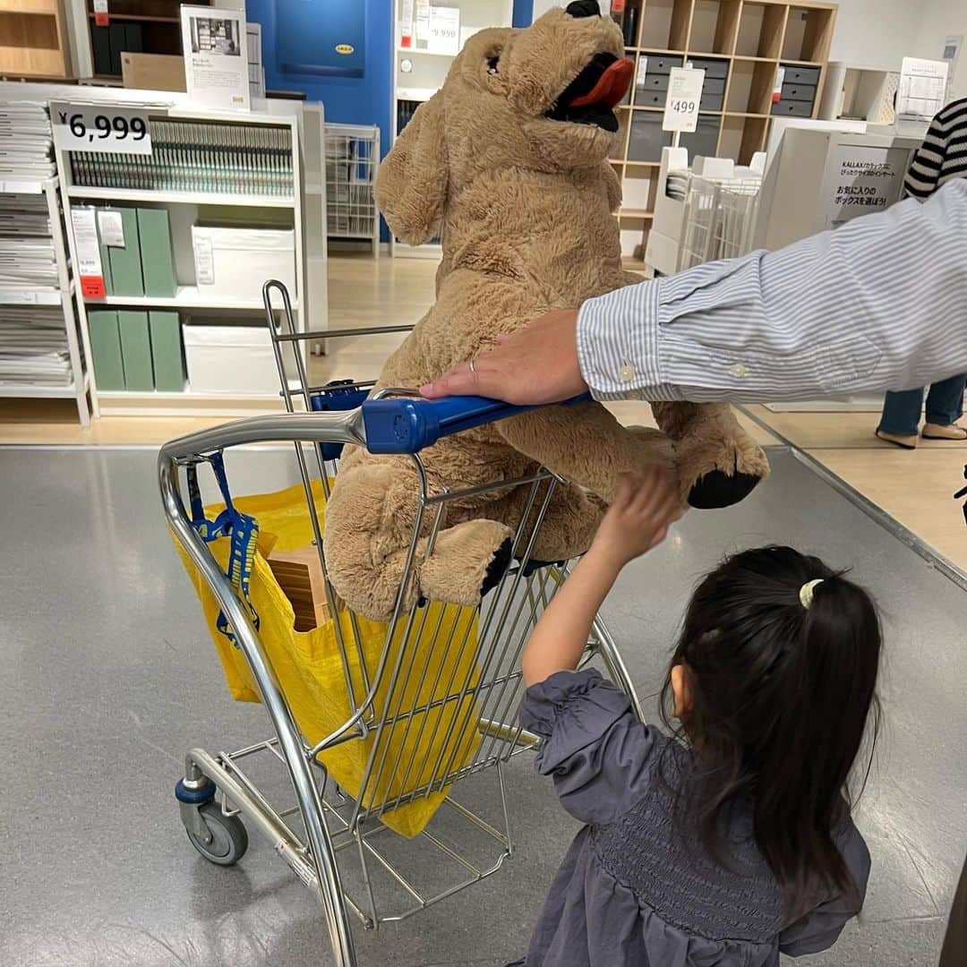 chisa1027さんのインスタグラム写真 - (chisa1027Instagram)「先日の連休はIKEA行って 新居のお買い物🛒  帰って早々に ハンガー絶対足りないと思ったり 旦那さん用の椅子買えばよかったとか モヤっと🙄💭  何時間あっても足りない」10月15日 17時57分 - chisa1027