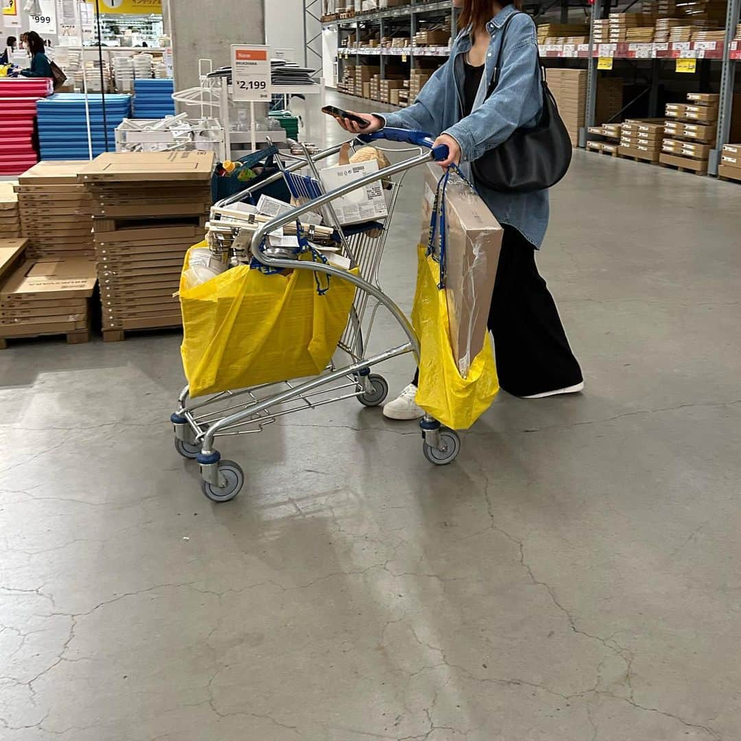 chisa1027さんのインスタグラム写真 - (chisa1027Instagram)「先日の連休はIKEA行って 新居のお買い物🛒  帰って早々に ハンガー絶対足りないと思ったり 旦那さん用の椅子買えばよかったとか モヤっと🙄💭  何時間あっても足りない」10月15日 17時57分 - chisa1027