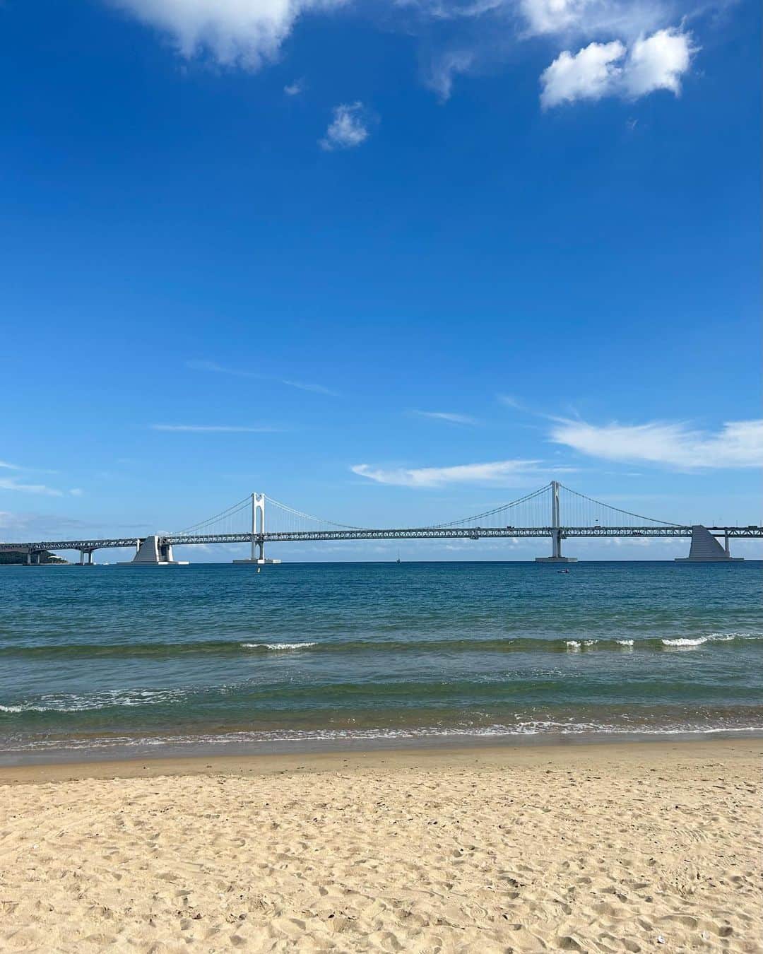 ジェシカ さんのインスタグラム写真 - (ジェシカ Instagram)「Life lately 🏃🏻‍♀️🌊👭🏻🧁✌🏻☕️🫣🧸🎞️」10月15日 18時03分 - jessica.syj