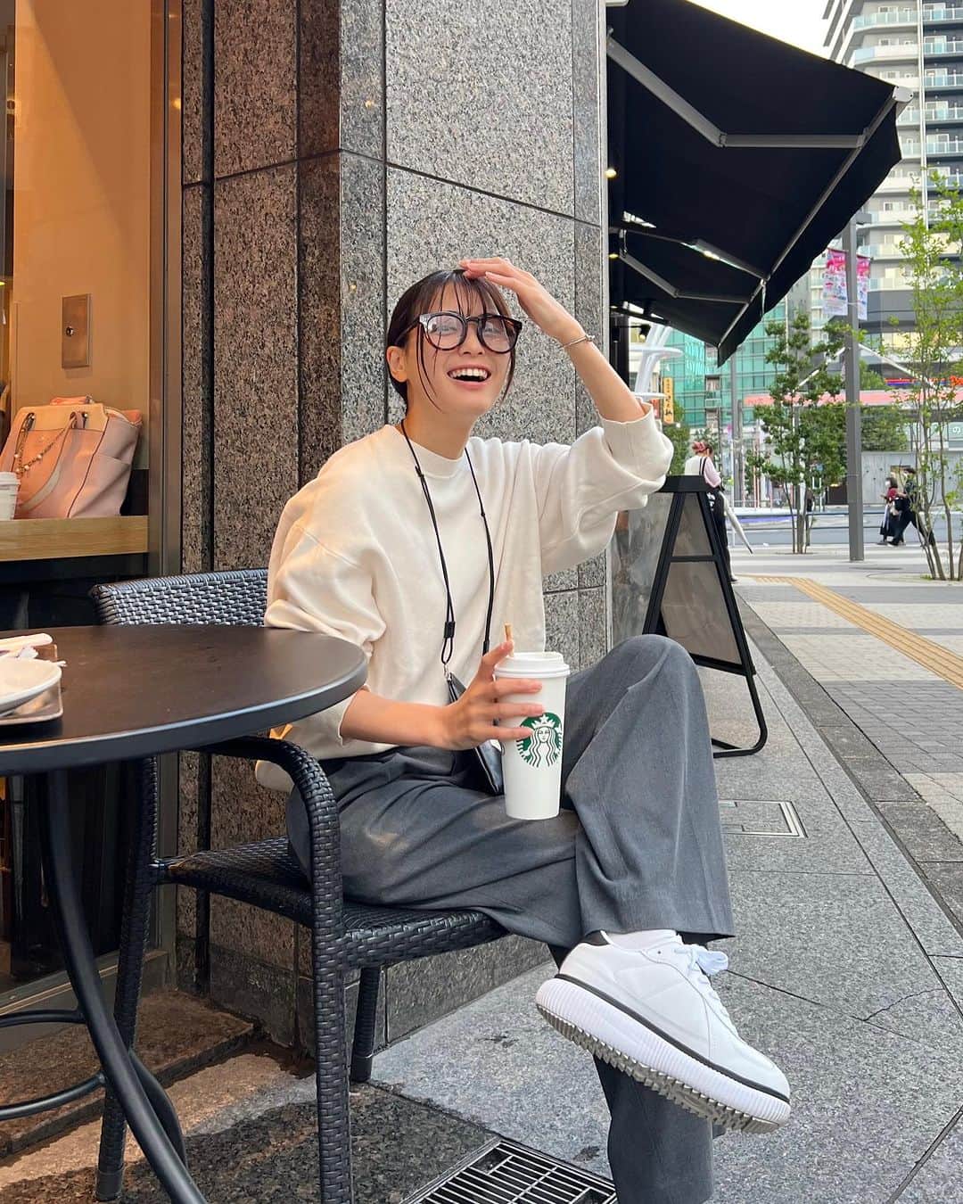 のインスタグラム：「holiday 🌧  #holiday #sunday  #starbucks #starbuckscoffee  #スタバ #休日コーデ　#休日ブランチ」