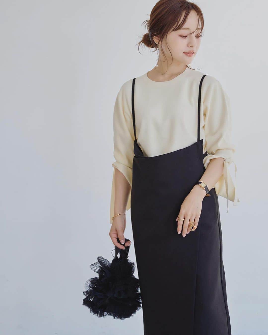 田中亜希子さんのインスタグラム写真 - (田中亜希子Instagram)「こちらのスカートは @unliens.jp の昨年のスカートですが、今年も引き続き大人気です♡ありがとうございます🙇 受注にして手にとっていただく方が増えてとても嬉しいです。 かなり工夫して何度もやり直したので、思い出深い作品なんですよ〜♡  12月下旬のお渡しになりますが、受注受付中です＾＾  #小柄コーデ#小柄女子 #低身長コーデ #低身長ファッション #おちびの輪 #シンプルコーデ#petitefashion #petiteoutfit #petitestyle」10月15日 18時14分 - akiico