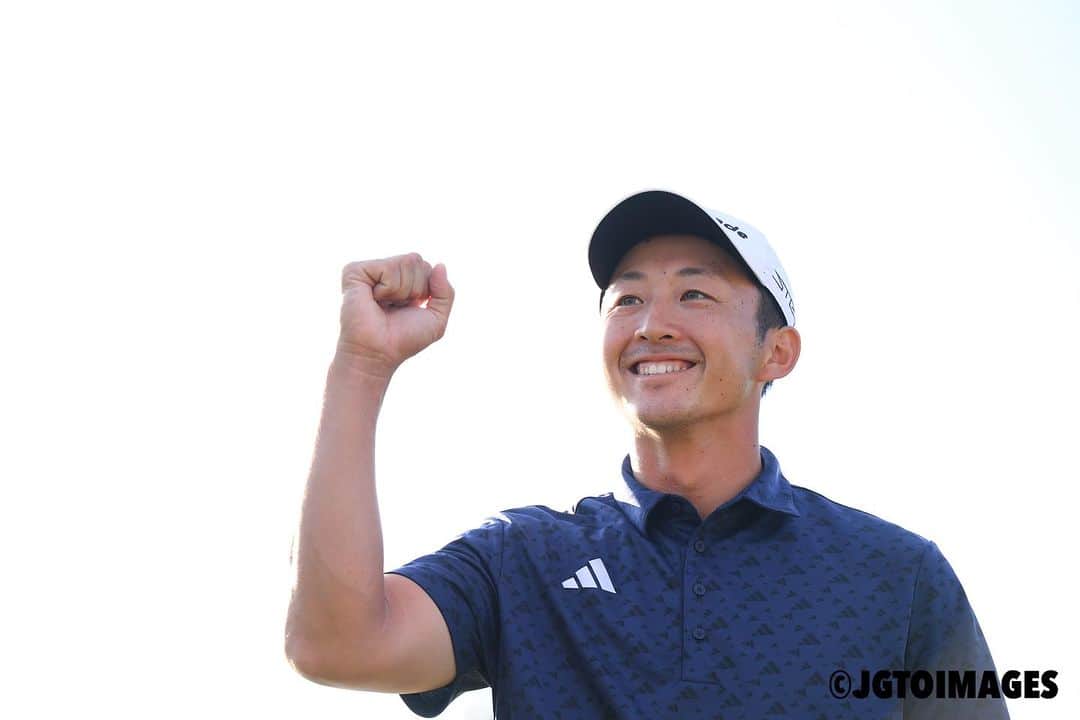  JGTO 男子プロゴルフツアーさんのインスタグラム写真 - ( JGTO 男子プロゴルフツアーInstagram)「「日本オープンゴルフ選手権」第4ラウンド⛳️  今季はDPワールドツアーを主戦場としていた25歳の岩﨑亜久竜（あぐり）が、自身ツアー33試合目（今季10試合目）となった日本オープンで待望の初優勝を挙げました🏆  ツアー初優勝が日本オープンだったのは史上7人目、日本オープン出場2回目での優勝は、詳細なデータが残る1985年以降では2人目（海外選手を除く）となります👏  @japangolfassociation @japanopengolf #jgto  #jga #nhk #golftournament  #男子ゴルフ #日本オープン #茨木カンツリー倶楽部 #岩﨑亜久竜 #初優勝 #あぐり #日大」10月15日 18時23分 - japangolftour