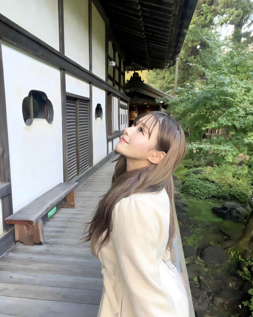 雨宮由乙花のインスタグラム：「秋の匂い🐈🧶  今日のコートは @royalparty_official の 🧥  虹見れてハッピー‼️  #ROYALPARTY #eggモデル」