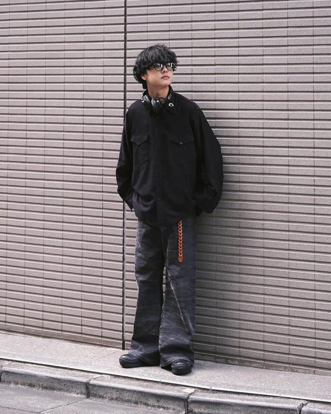 げんじさんのインスタグラム写真 - (げんじInstagram)「🆕 DOWN JACKET 去年から更なるアップデートを遂げました。 次回の @wym_official_ もご期待ください。  @lidnm_official_ 新作コレクションは今週末発売です🏴󠁧󠁢󠁳󠁣󠁴󠁿  outer #wym coming soon shirt #lidnm PREMIUM SHETLAND ALASKAN SH pants #maisonmargiela shoes #amomento pierce #llife PEBBLE PIERCE belt #llife LEATHER CHAIN BELT eyewear #nochinooptical   #メンズファッション #ファッション #冬服 #冬コーデ #秋冬 #今日のコーデ #今日の服 #fashion #mensfashion #23aw #23fw #autumn #winter #ootd #outfit #styling #패션 #스타일 #코디 #옷스타그램 #데일리룩 #오오티디 #데일리룩 #스타일링 #아웃핏 #코디」10月15日 18時15分 - genji_official_