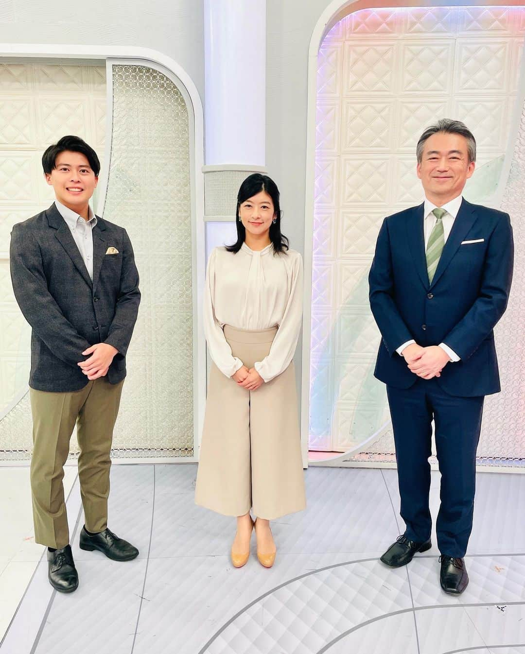 フジテレビ「プライムニュース イブニング」さんのインスタグラム写真 - (フジテレビ「プライムニュース イブニング」Instagram)「今日はまるで11月の寒さでしたが、 明日は半袖で過ごせる 陽気の予報となっています。 寒暖差が続く日々です。 着るものに困りますね。 ⁡ また来週もよろしくお願いします。 ⁡ #生野陽子@yoko_shono #奥寺健@fujitv_announcer #杉原千尋@chihiro.sugihara #勝野健＠ken.katsuno #フジテレビ #アナウンサー #ニュース」10月15日 18時18分 - livenews_it